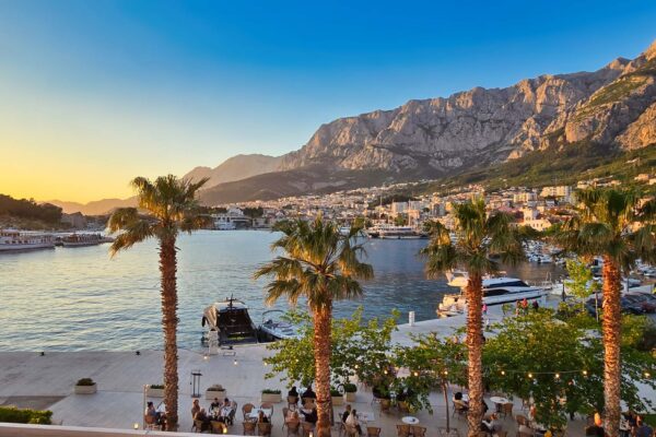 MO (1083) Makarska, Blick vom Zimmer aus_web