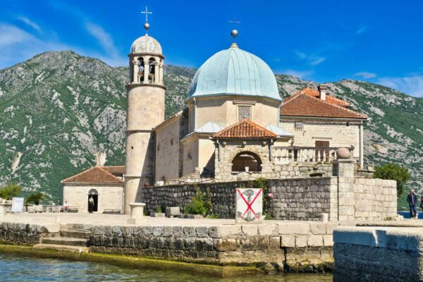 MO (808) Bucht von Kotor, Kirche unserer lieben Frau von den Felsen_web